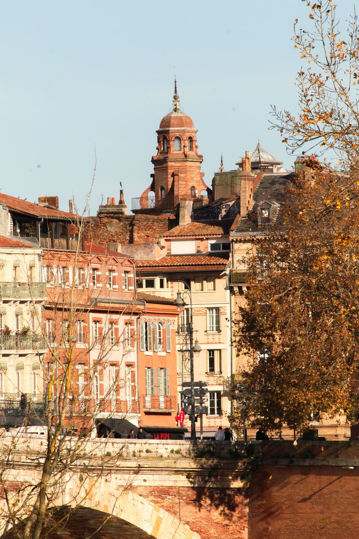The quays of the Garonne in Toulouse at golden hour